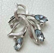 Superbe BROCHE vintage fleur strass bleu clair H = 5cm