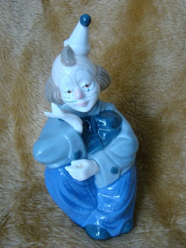 Vintage sitting clown - vintage,