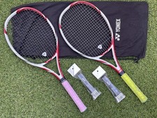 Jeu de raquettes de tennis dur