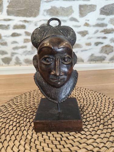 Masque africain bronze sur - africain, en