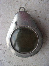 ANCIEN PROTEGE MONTRE A