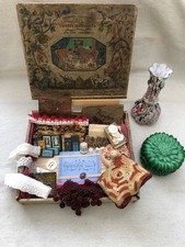 Coffret Ancien « La Petite Brodeuse » Vers 1890 Avec Poupée Pique-Aiguilles