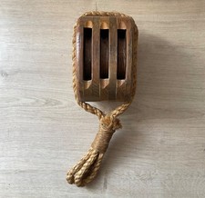 Poulie marine triple en bois et corde – ancien gréement bateau voilier marine