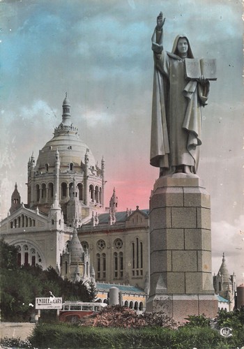 Lisieux statue sainte - 14,