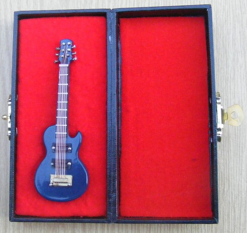 Poupées maison bleu guitare - poupées,