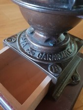 GRAND MOULIN A CAFE,  peugeot fonte et boit état