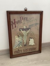 Ancien tableau religieux, œuvre brodée avec figurants en relief en celluloïd 