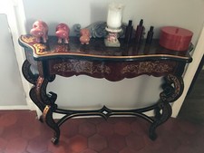 CONSOLE BAROQUE EN LAQUE NOIR, ROUGE/BORDEAUX