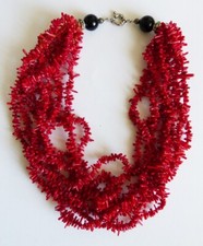Collier avec 8 rangs de corail