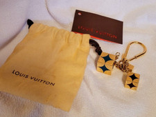 Louis Vuitton rare Porte-clés ensemble de dés émaillés  numéroté dans son pochon
