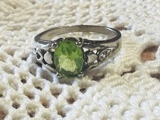 Bague sertie pierre Péridot