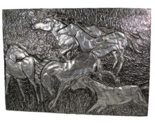 Tableau en aluminium repoussé : course de chevaux