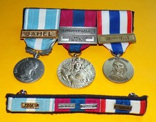 PLACARD DE 3 MEDAILLES AVEC SA