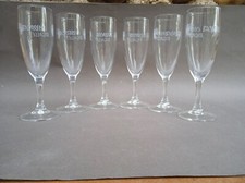 6 anciennes flutes en verre à