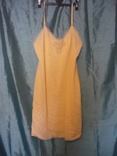 Jupon vintage d'occasion Debroyal Bri-nylon doux soyeux brillant jaune à enfiler 40" 