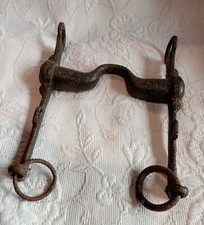 TRÈS ANCIEN MORS EN MÉTAL ET CABOCHONS BRONZE ORNÉS DE GRENADES XIXème D583  