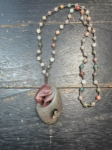 Collier pendentif cheval agate