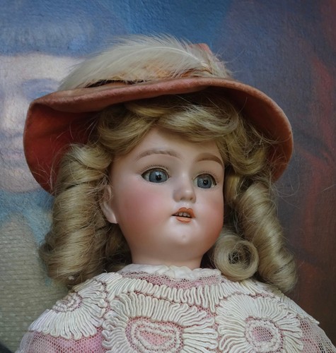 Jolie poupée ancienne - , bouche