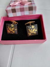 Bouton de manchette figurant