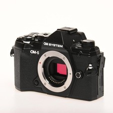 OM SYSTEM OM-5 (noir) environ 11 000 exemplaires Caméra