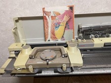 Machine à tricoter en argent avec manuel Made in Japan bon état