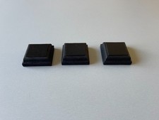 3 petits socles peint en noir