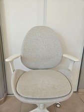 UN SIEGE DE BUREAU EN TISSU DE