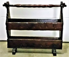 Porte-revues rustique, en bois.