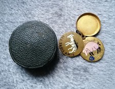 Pendentif médaille, publicitaire, 1930, ancien ds sa petite boîte galuchat