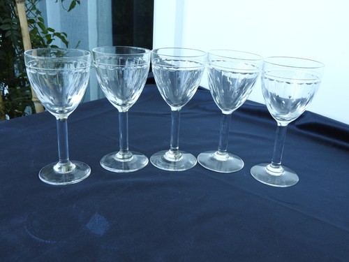 Verres pied verre à vin - a,
