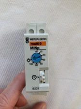 Minuterie Avec Preavis D’extinction Merlin Gerin Neuve