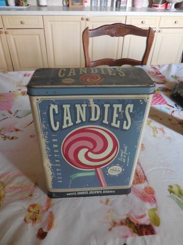 Ancienne grande boite - , métal