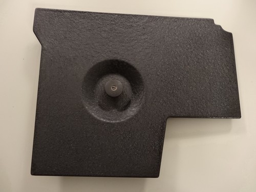 Cache base dessous avec vis