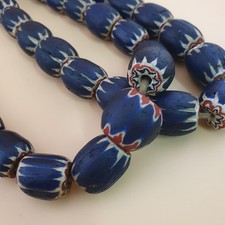 Chapeau de perles en verre