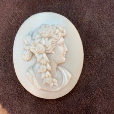 Beau camée Concrétion calcaire Fontaine pétrifiante Femme à l'antique XIXe