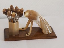 Porte piques, pics, escargot corne et bakélite avec 12 fourchettes. TBE