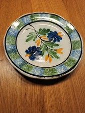 Assiette cul noir Forges les eaux/Rouen motif floral XIXeme