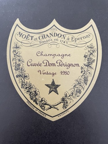 Une étiquette champagne - une,