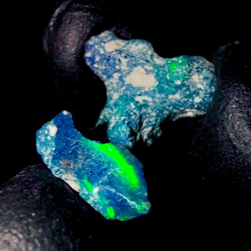 Feu opal gemstone - ,, noir