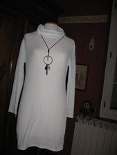 robe prés du corps T L + cadeau cache coeur pour aller avec !