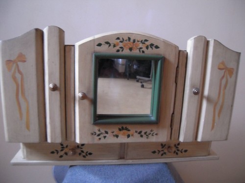 Petite armoire vintage peinte