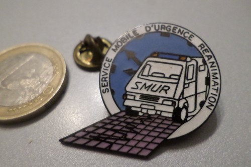 Badge pin broche smur samu - badge,