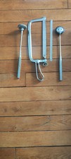 Scie et 2 marteaux réflex anciens, médical ancien