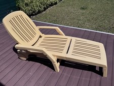 chaise longue de jardin, pliable bon état , robuste.  Couleur beige