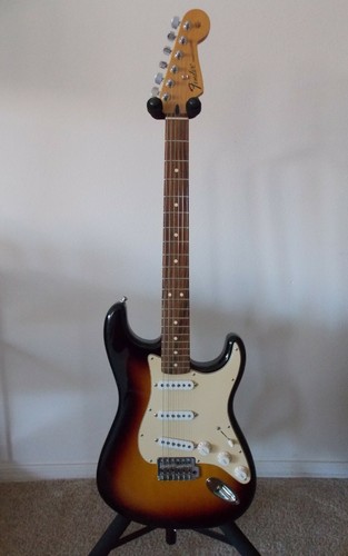 Fender standard stratocaster - fender,
