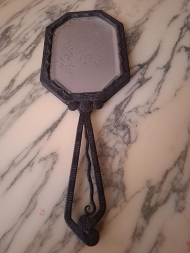 Miroir face main - main, art