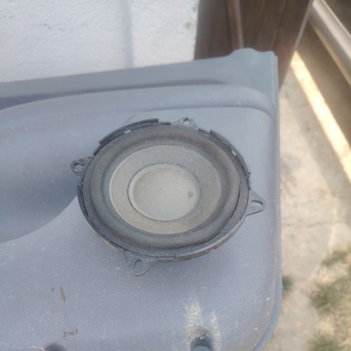 Enceinte haut parleur - haut, avant