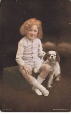 CHIENS AB#MK239 UN ENFANT AVEC UN CHIEN CAVALIER KING CHARLES