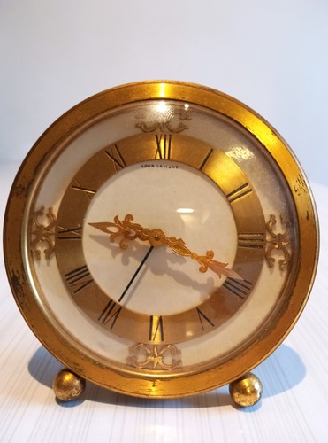 Elegant vtg hour lavigne - hour,