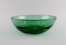 Artiste verrier scandinave. Bol unique en verre d'art vert soufflé à la bouche.